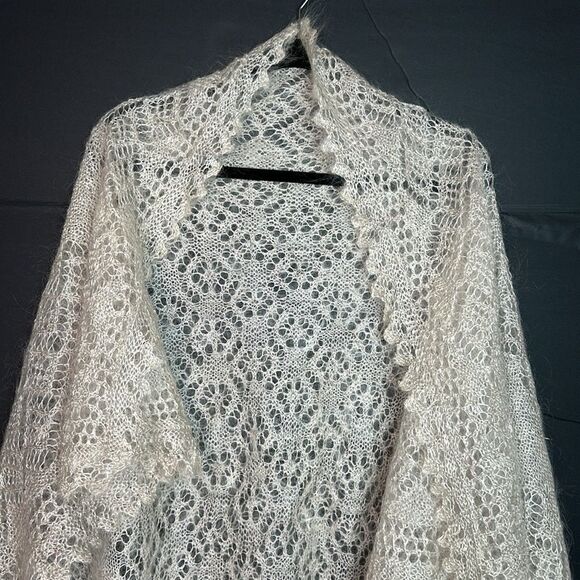 Goat Wool Lace Knit Shawl Scarf Wrap
Handmade Russian Orenburg Style Light Gray - Picture 7 of 12